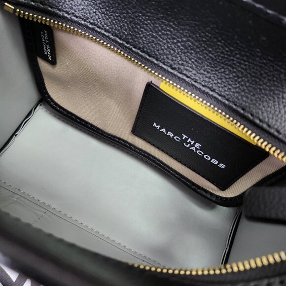 Marc Jacobs The Mini Travel Leather Handbag Womens Black - Picture 3 of 6